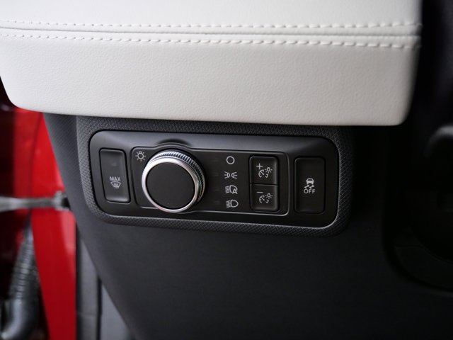 Vehicle image 25 of 28