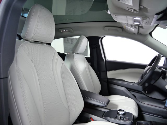 Vehicle image 12 of 28