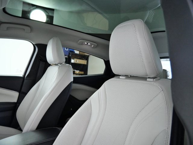 Vehicle image 17 of 28
