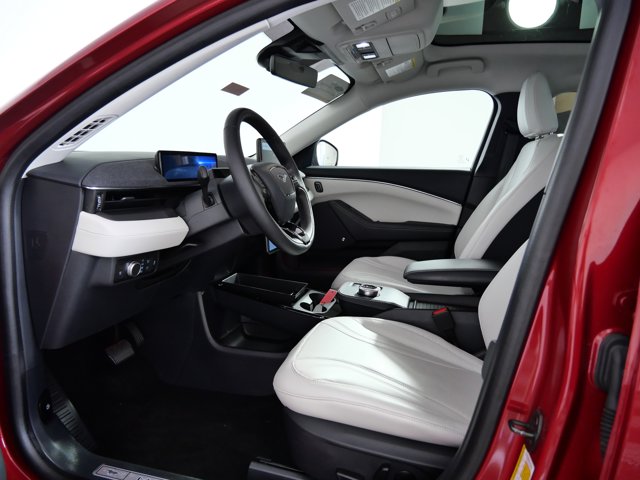 Vehicle image 16 of 28