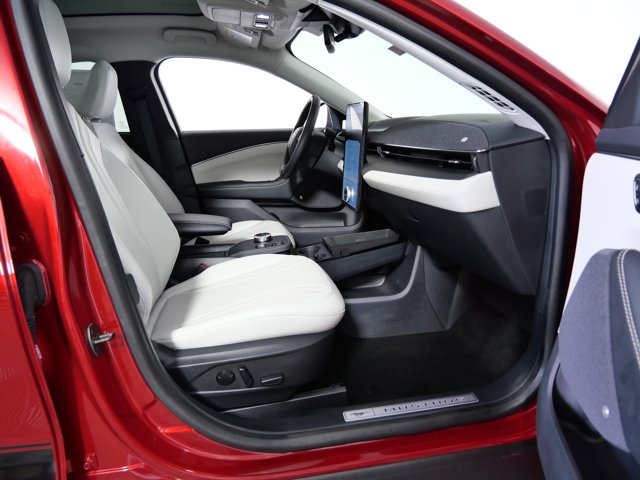 Vehicle image 11 of 28