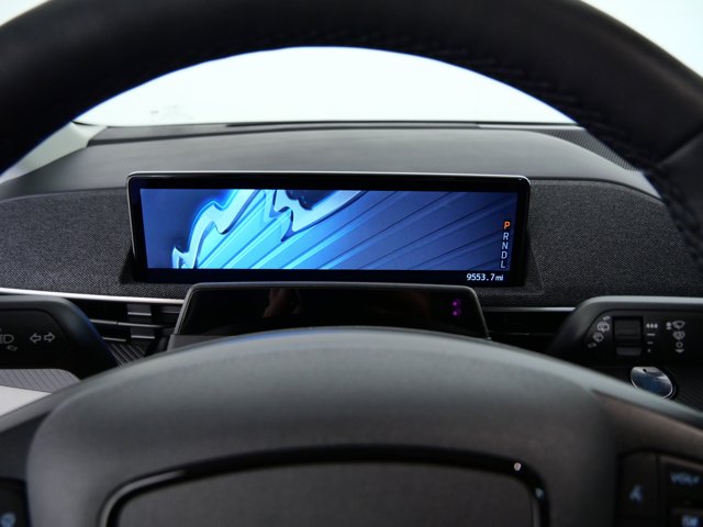 Vehicle image 18 of 28