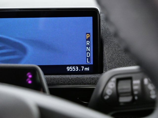 Vehicle image 19 of 28