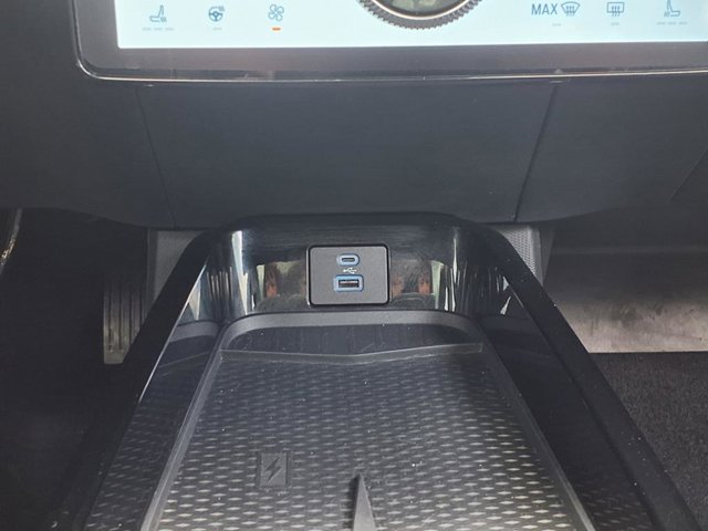 Vehicle image 14 of 31