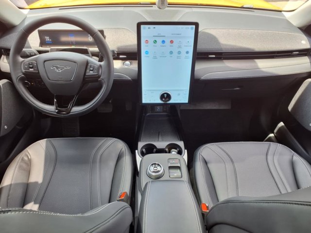 Vehicle image 15 of 31
