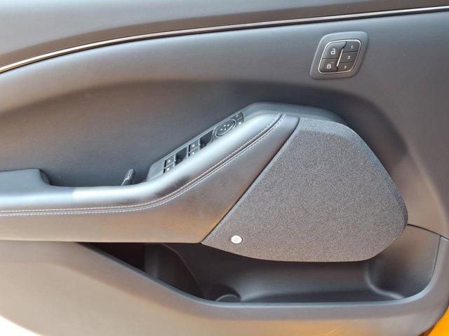 Vehicle image 22 of 31
