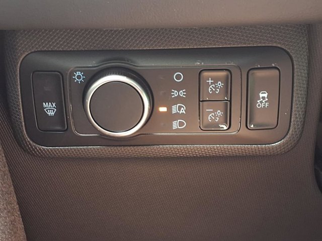 Vehicle image 21 of 31