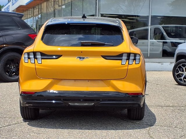 Vehicle image 26 of 31