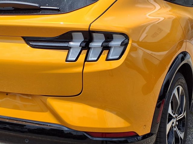 Vehicle image 27 of 31