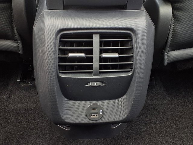 Vehicle image 17 of 31