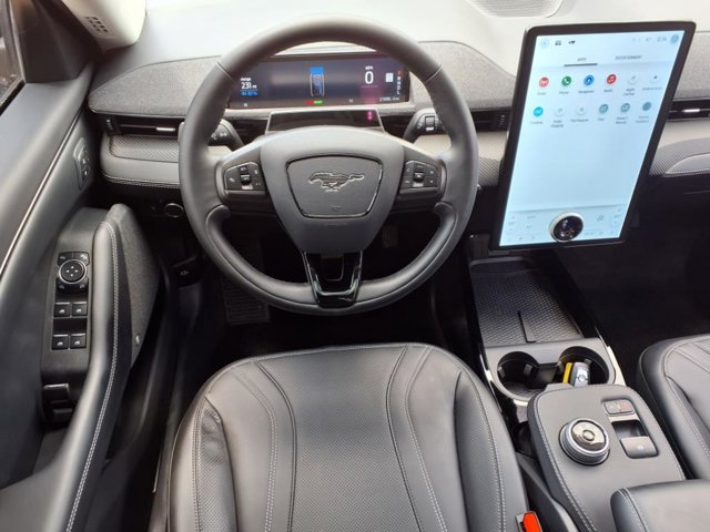 Vehicle image 9 of 31