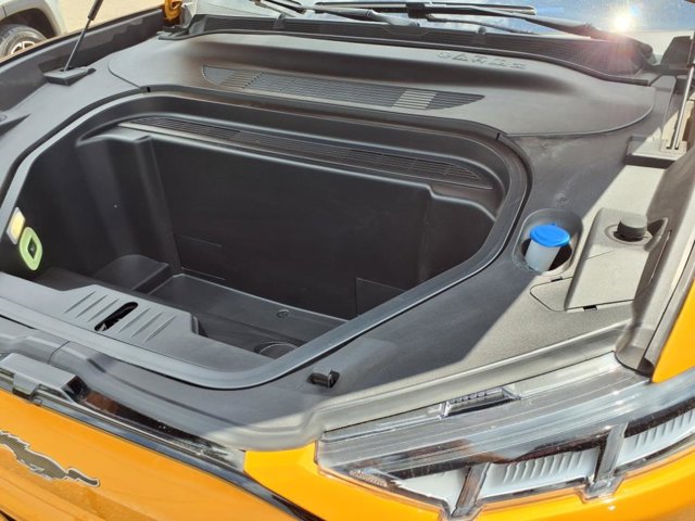 Vehicle image 23 of 31