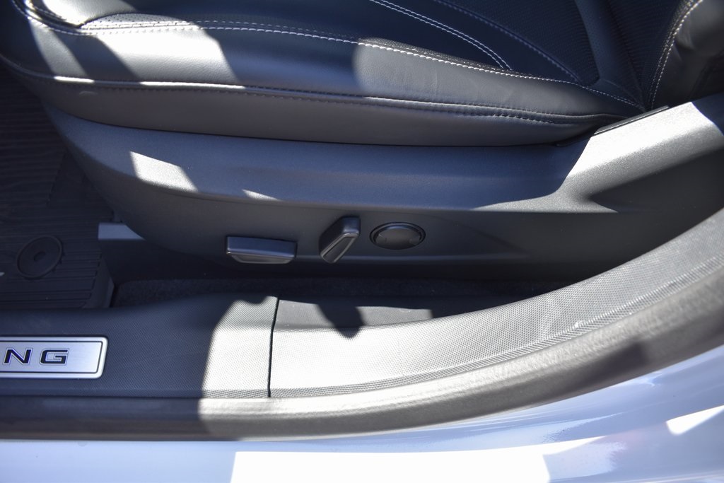 Vehicle image 19 of 27