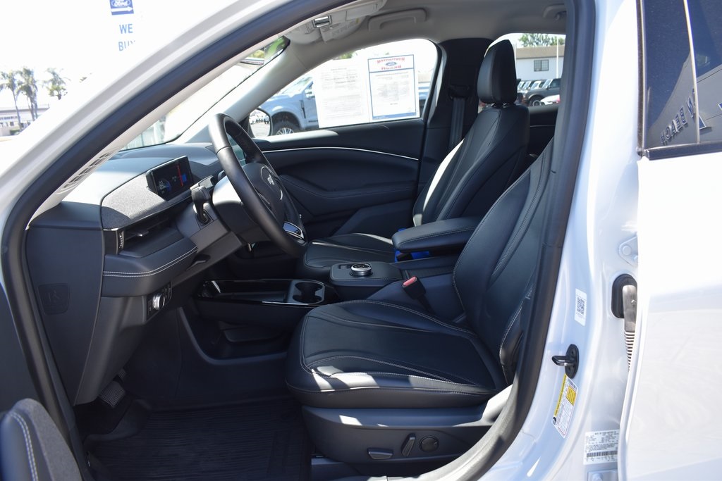 Vehicle image 17 of 27