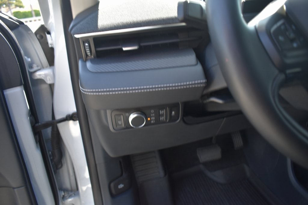 Vehicle image 20 of 27