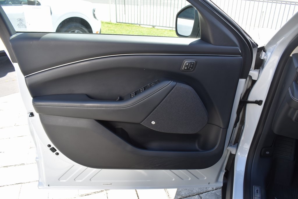 Vehicle image 16 of 27