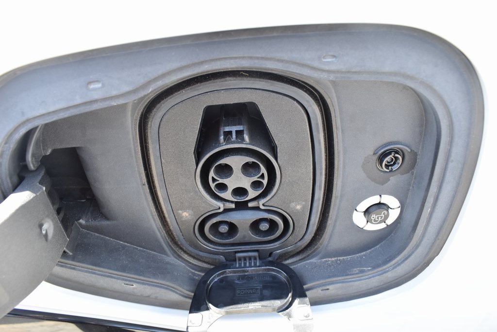 Vehicle image 25 of 27