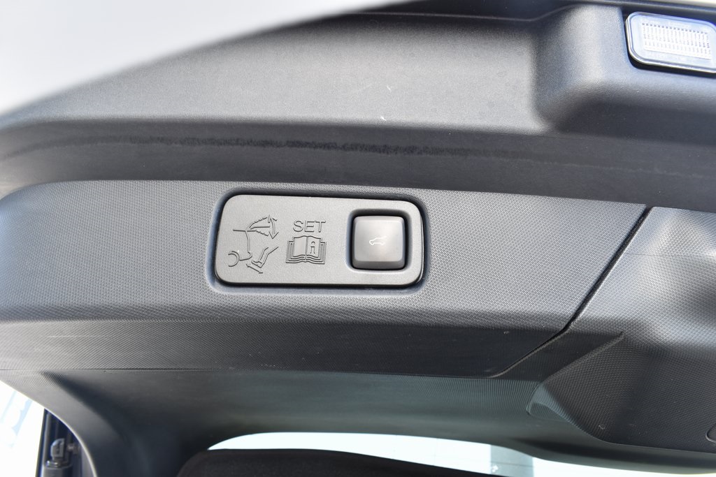 Vehicle image 9 of 27