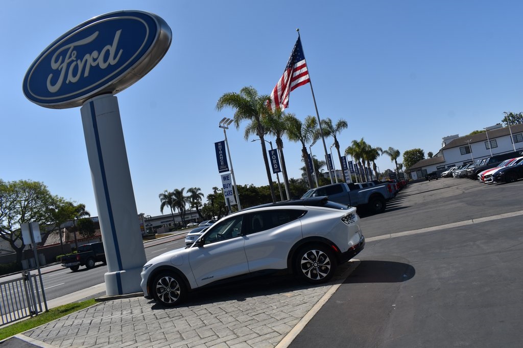 Vehicle image 24 of 27