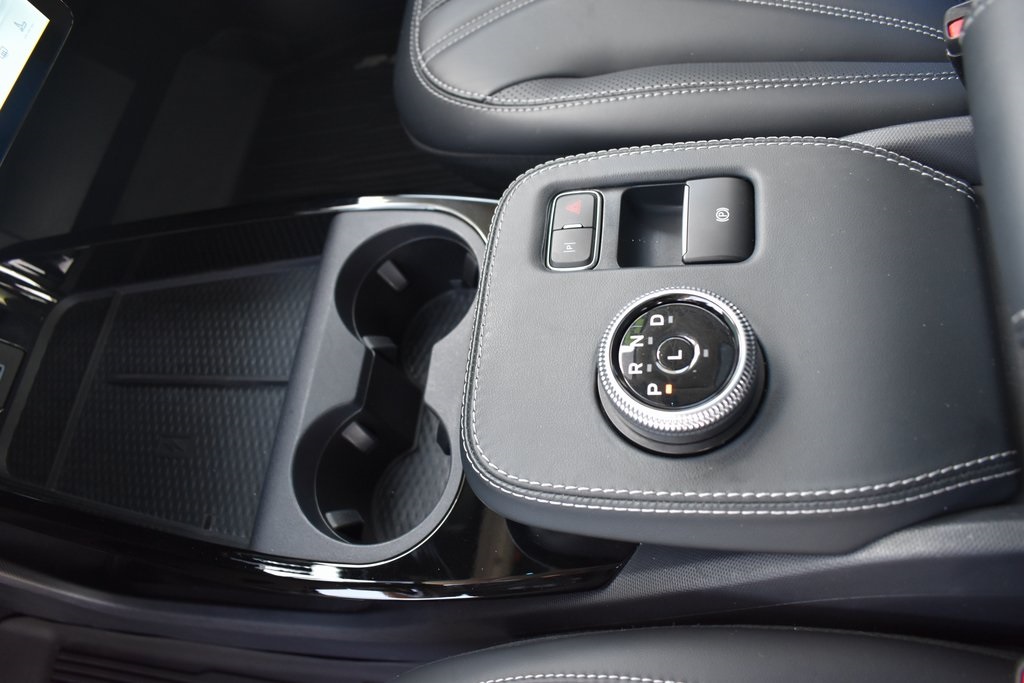 Vehicle image 21 of 27
