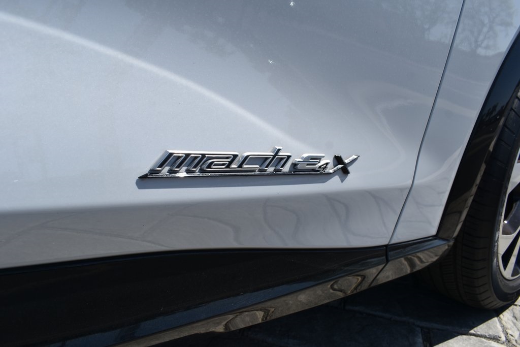 Vehicle image 7 of 27