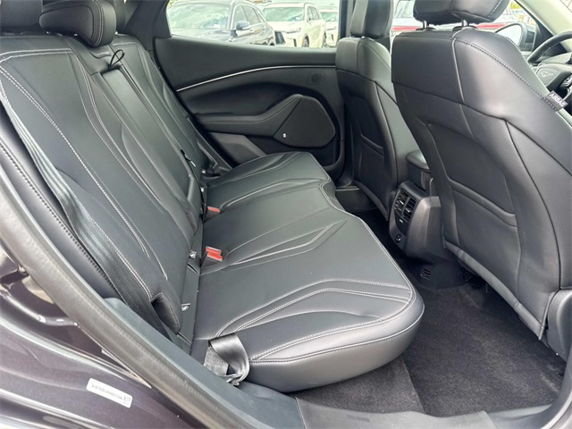 Vehicle image 19 of 29