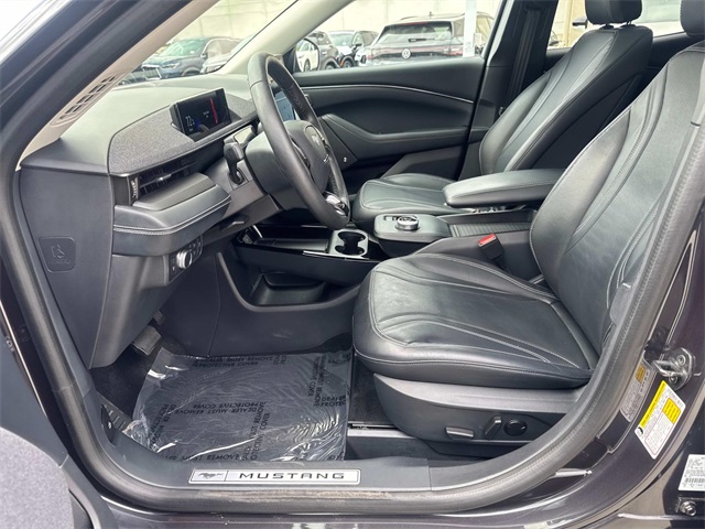 Vehicle image 16 of 29