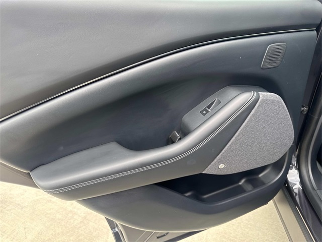 Vehicle image 10 of 29