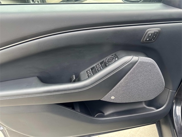 Vehicle image 14 of 29