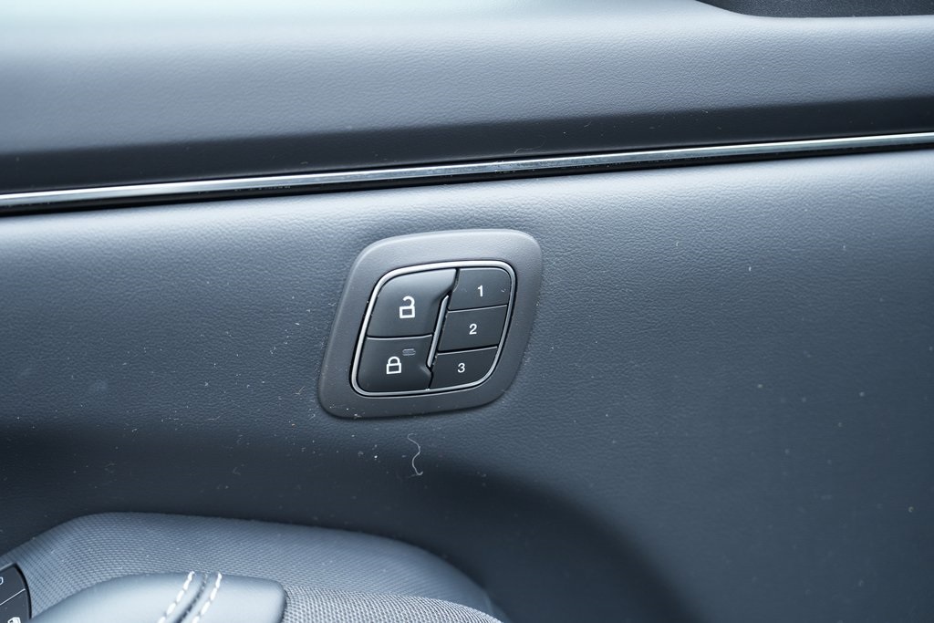 Vehicle image 26 of 53