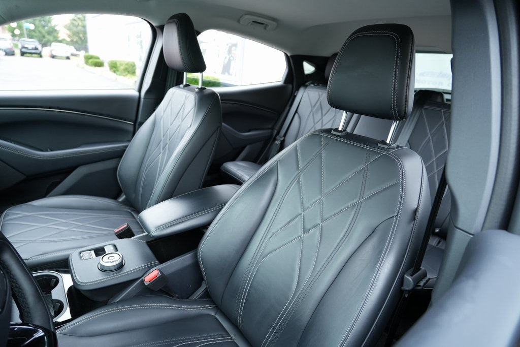 Vehicle image 21 of 53