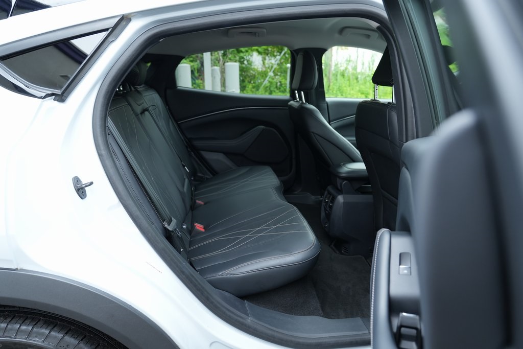 Vehicle image 19 of 53