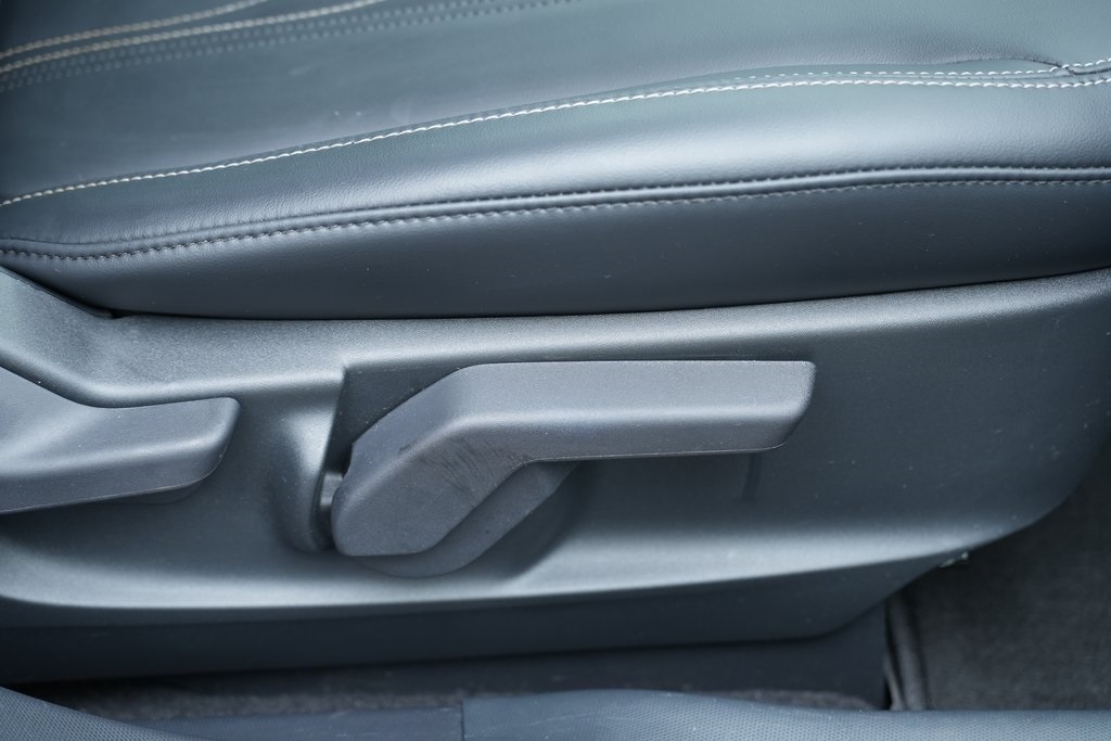 Vehicle image 34 of 53