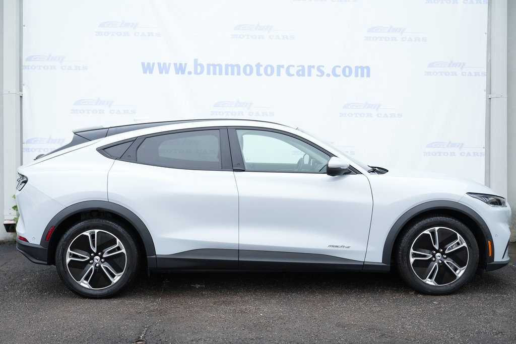 Vehicle image 4 of 53
