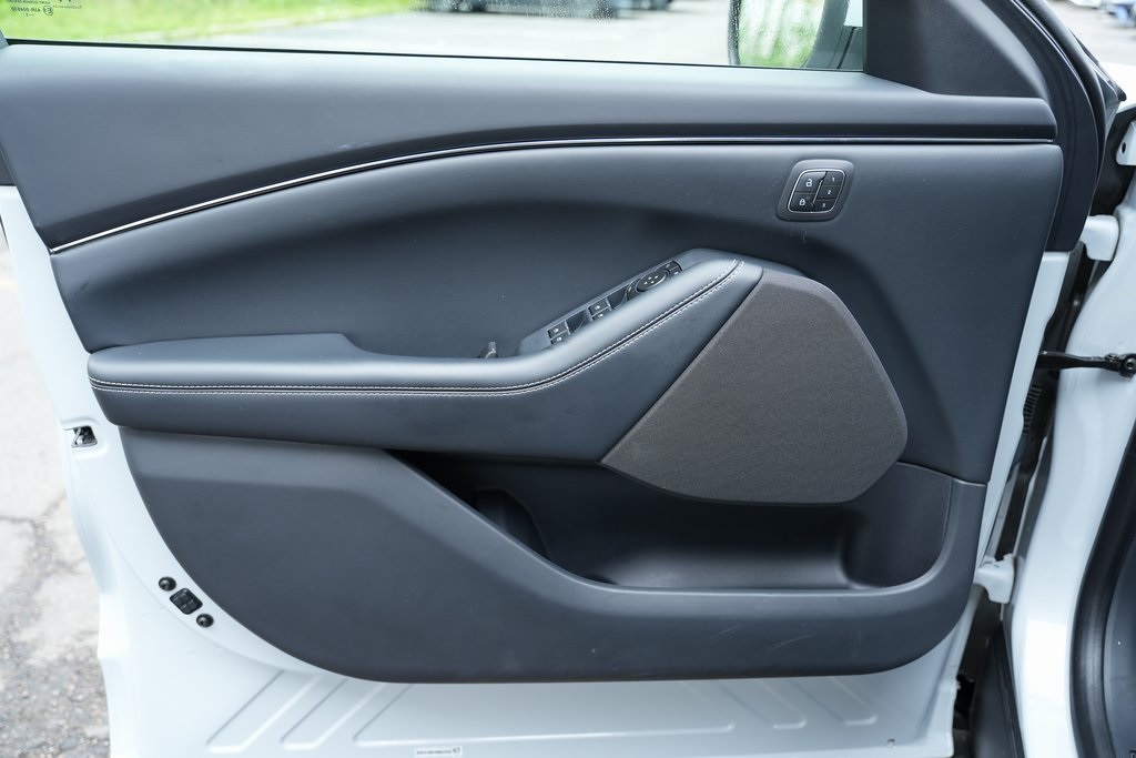 Vehicle image 25 of 53