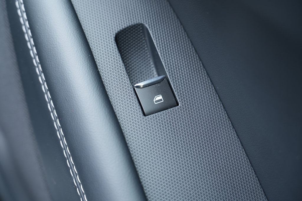 Vehicle image 33 of 53