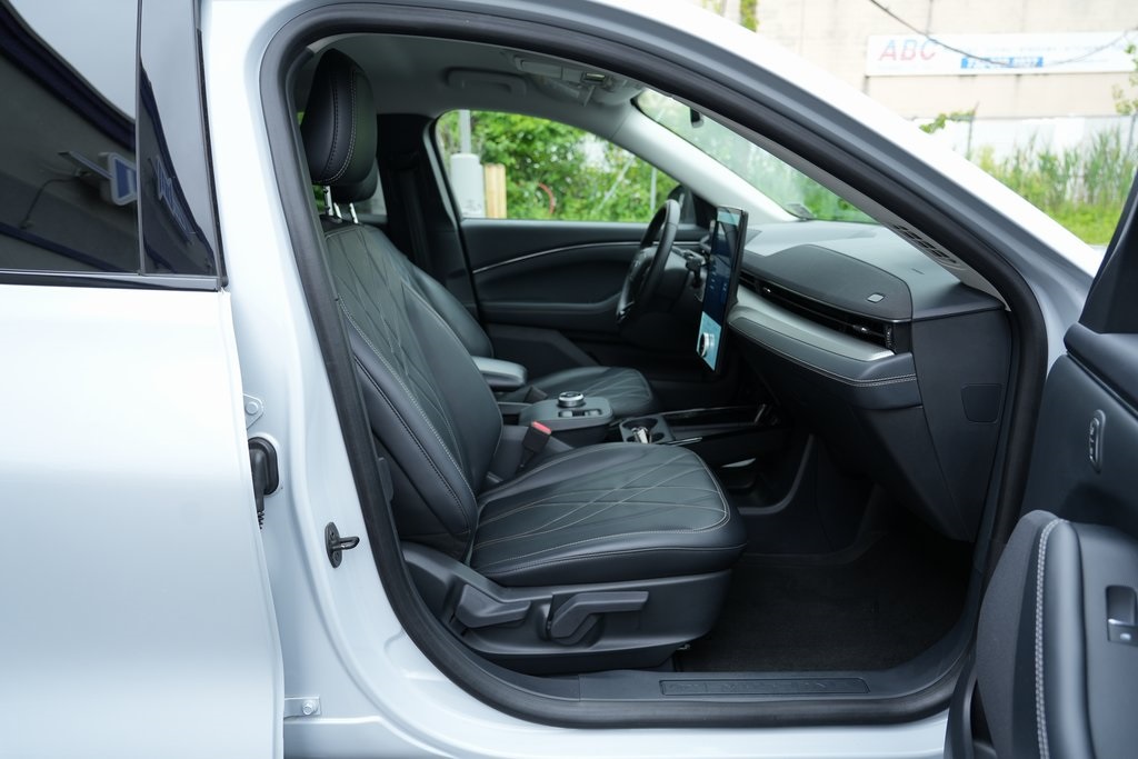Vehicle image 20 of 53