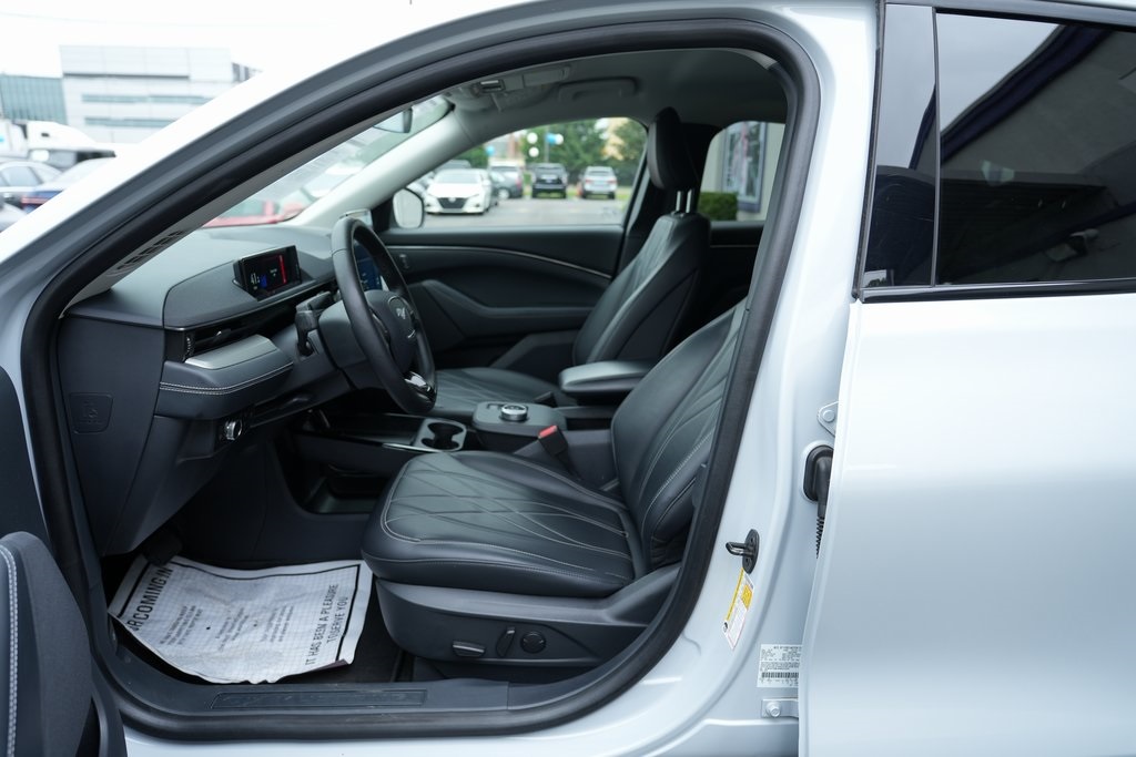 Vehicle image 17 of 53
