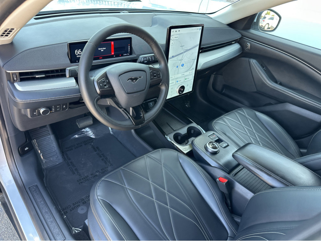 Vehicle image 16 of 43