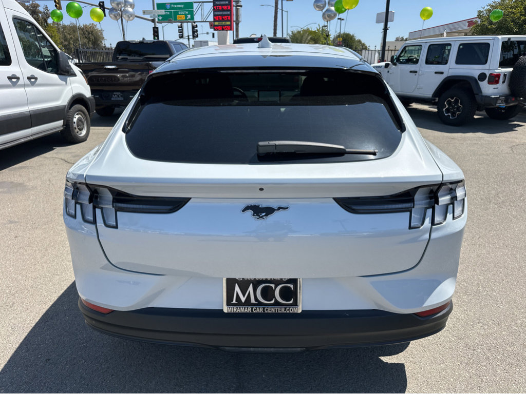 Vehicle image 4 of 43