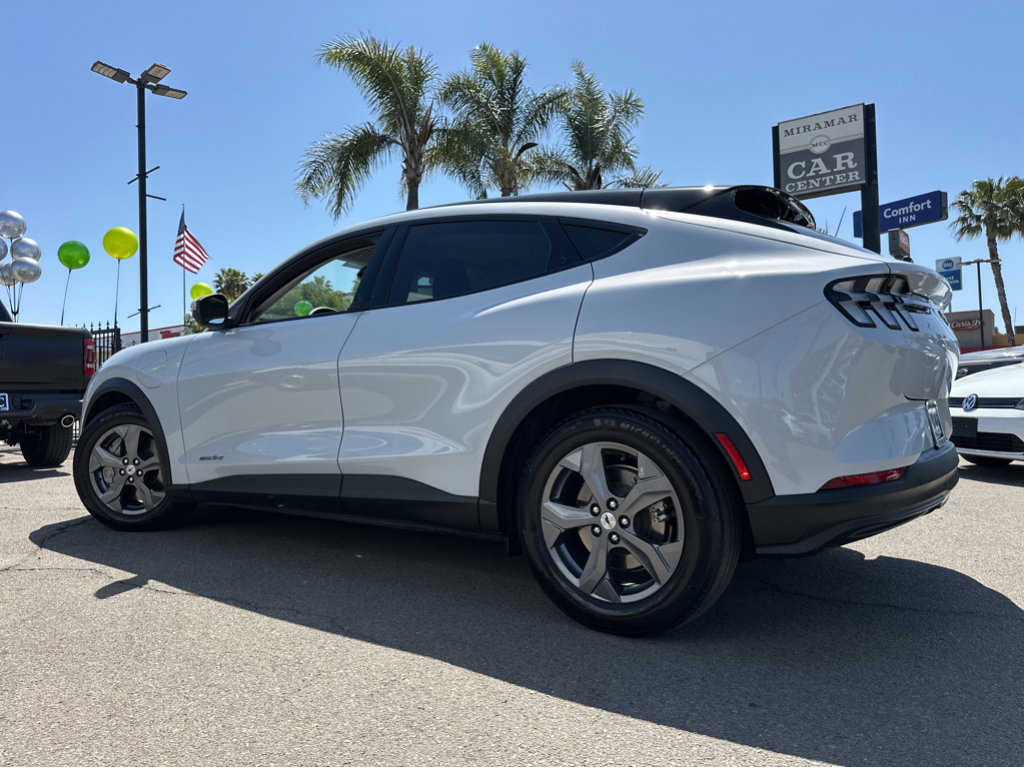 Vehicle image 6 of 43