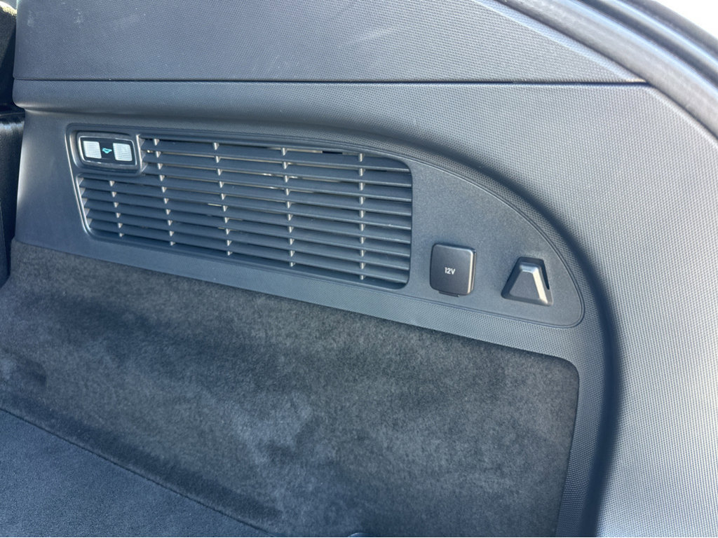 Vehicle image 37 of 43