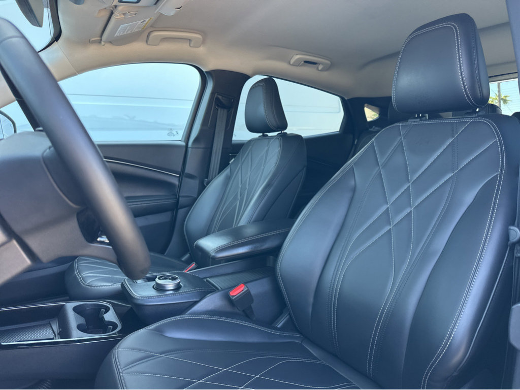 Vehicle image 10 of 43