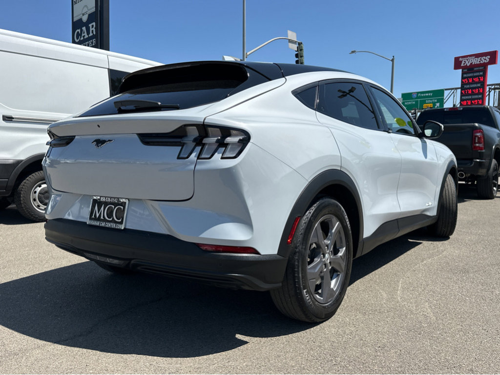 Vehicle image 5 of 43