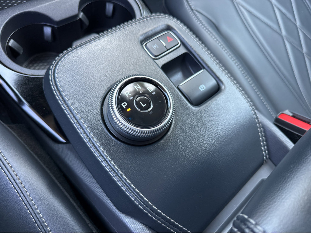 Vehicle image 27 of 43
