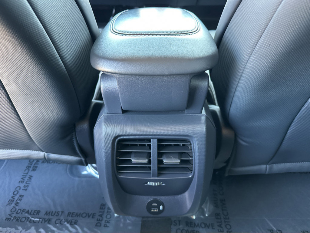 Vehicle image 17 of 43