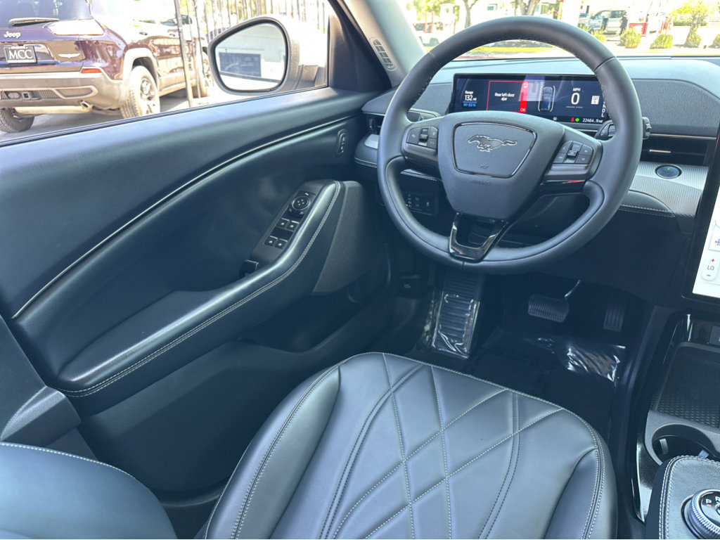 Vehicle image 18 of 43