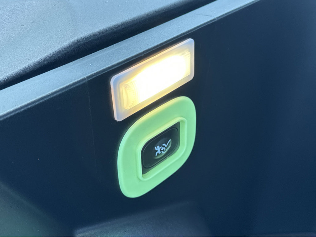 Vehicle image 41 of 43