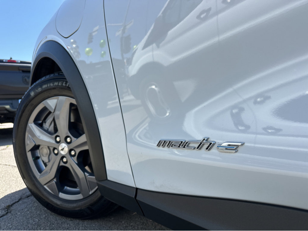 Vehicle image 39 of 43