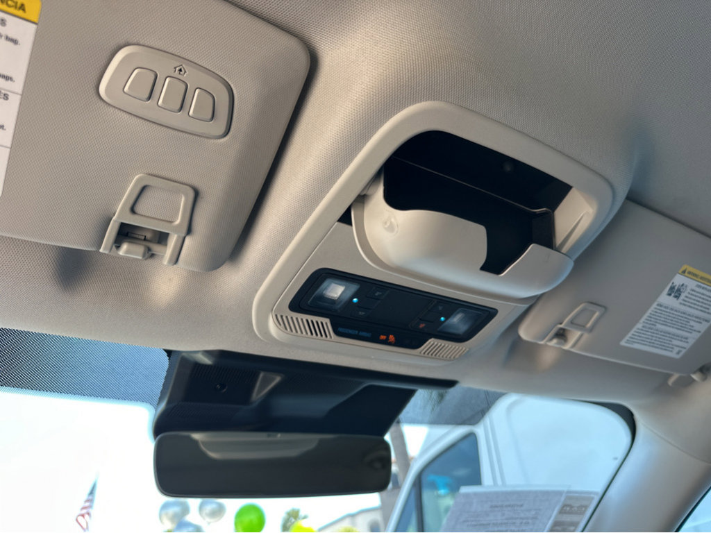 Vehicle image 25 of 43